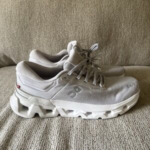 On Cloudflyer 5 Shoes Mens Size 9.5 Glacier Wolf Running Cloudtec Helion Sneaker